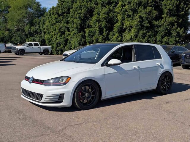 Белый Фольксваген Гольф, объемом двигателя 2 л и пробегом 69 тыс. км за 8000 $, фото 2 на Automoto.ua