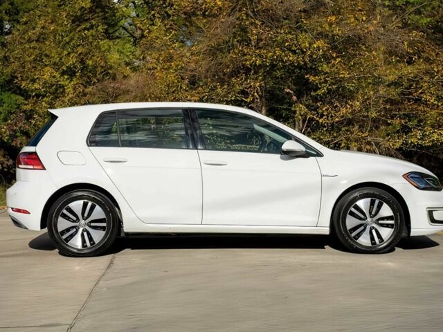 Белый Фольксваген Гольф, объемом двигателя 0 л и пробегом 54 тыс. км за 9900 $, фото 1 на Automoto.ua