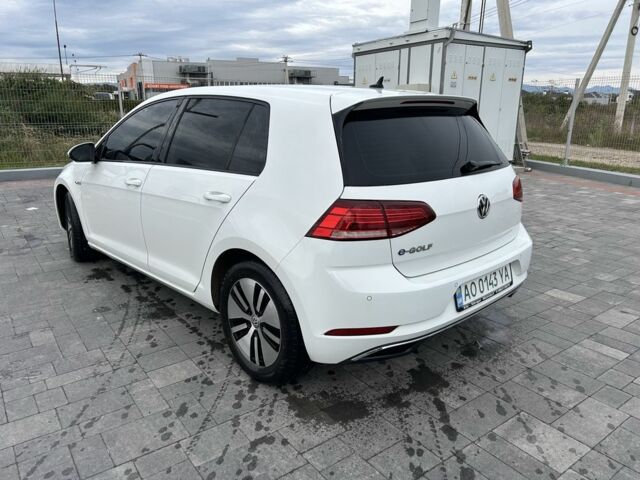 Белый Фольксваген Гольф, объемом двигателя 0 л и пробегом 98 тыс. км за 12800 $, фото 7 на Automoto.ua