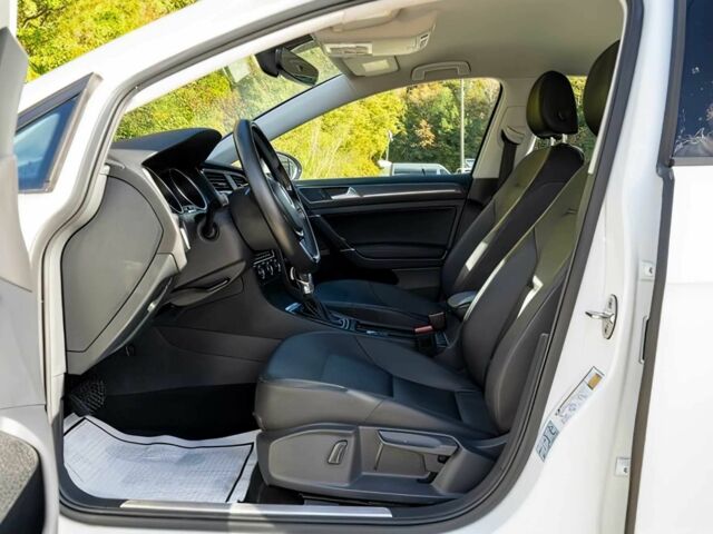 Белый Фольксваген Гольф, объемом двигателя 0 л и пробегом 58 тыс. км за 4500 $, фото 4 на Automoto.ua