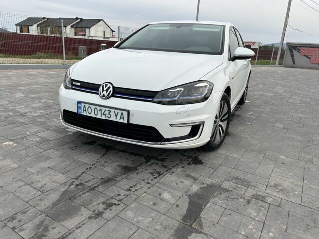 Белый Фольксваген Гольф, объемом двигателя 0 л и пробегом 98 тыс. км за 12800 $, фото 4 на Automoto.ua