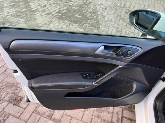 Белый Фольксваген Гольф, объемом двигателя 0 л и пробегом 139 тыс. км за 14000 $, фото 8 на Automoto.ua