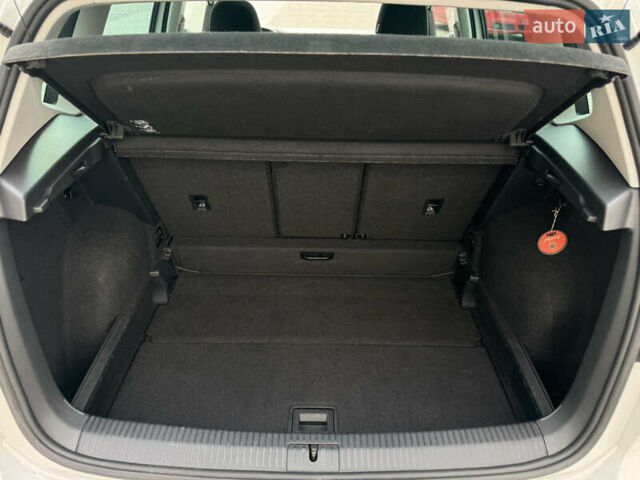 Белый Фольксваген Гольф, объемом двигателя 2 л и пробегом 274 тыс. км за 14299 $, фото 18 на Automoto.ua