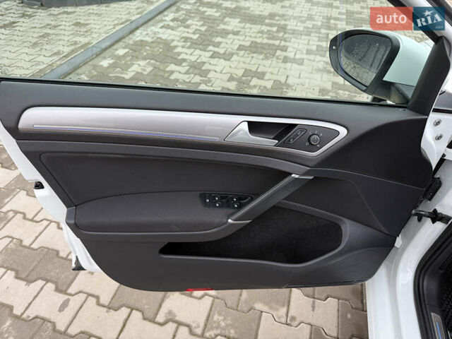 Белый Фольксваген Гольф, объемом двигателя 0 л и пробегом 33 тыс. км за 10800 $, фото 9 на Automoto.ua