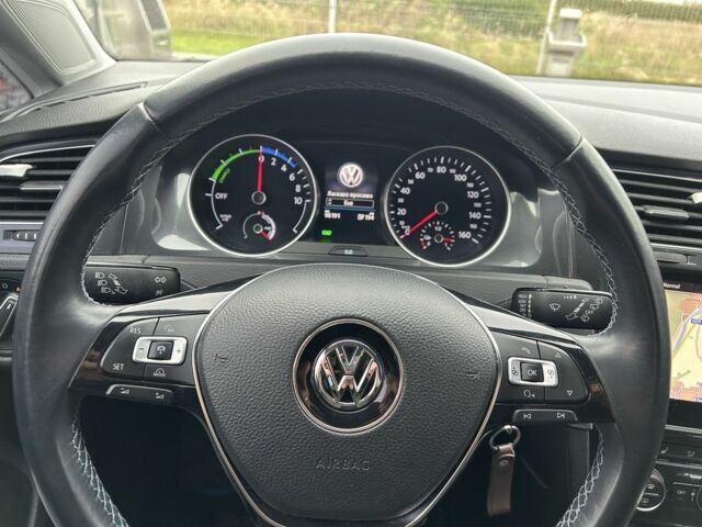 Белый Фольксваген Гольф, объемом двигателя 0 л и пробегом 98 тыс. км за 12800 $, фото 1 на Automoto.ua