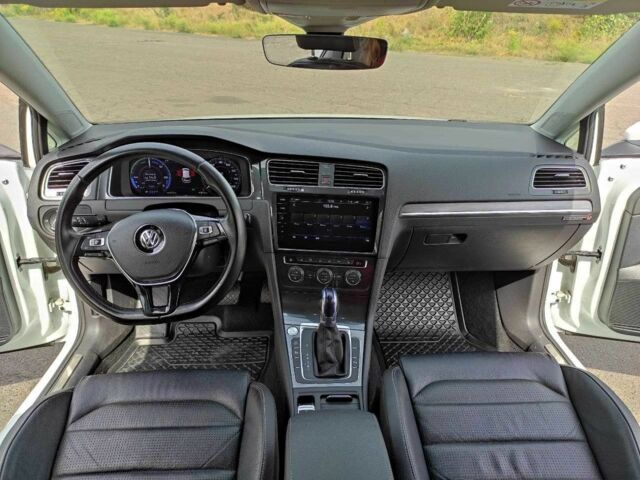 Белый Фольксваген Гольф, объемом двигателя 0 л и пробегом 95 тыс. км за 15999 $, фото 23 на Automoto.ua