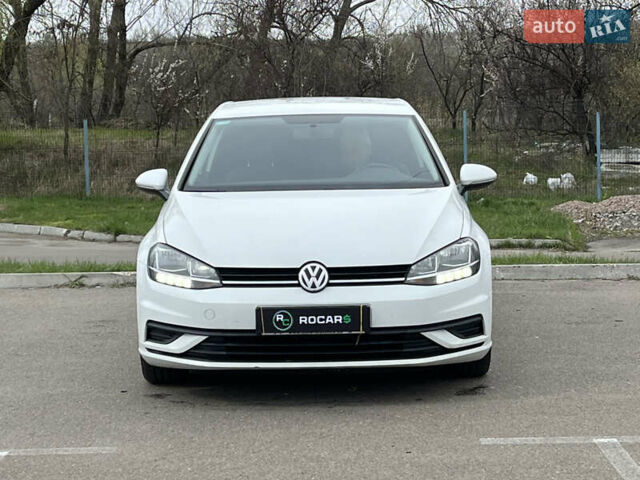Белый Фольксваген Гольф, объемом двигателя 1.6 л и пробегом 219 тыс. км за 10999 $, фото 4 на Automoto.ua