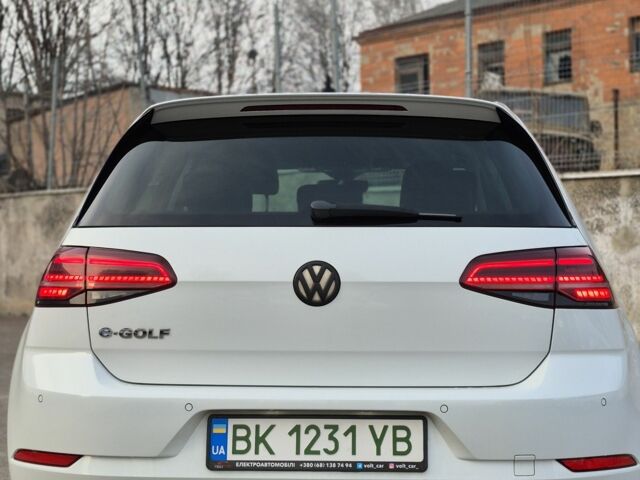 Белый Фольксваген Гольф, объемом двигателя 0 л и пробегом 146 тыс. км за 13500 $, фото 1 на Automoto.ua