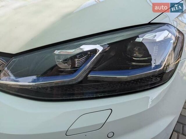 Белый Фольксваген Гольф, объемом двигателя 0 л и пробегом 165 тыс. км за 13200 $, фото 4 на Automoto.ua