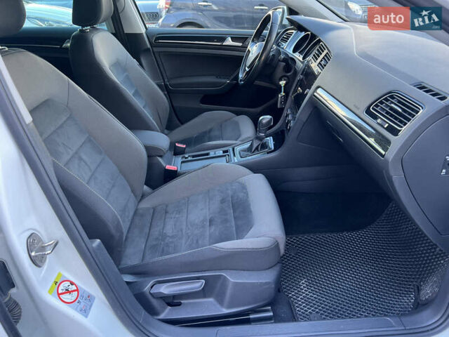 Білий Фольксваген Гольф, об'ємом двигуна 1.6 л та пробігом 202 тис. км за 15599 $, фото 30 на Automoto.ua