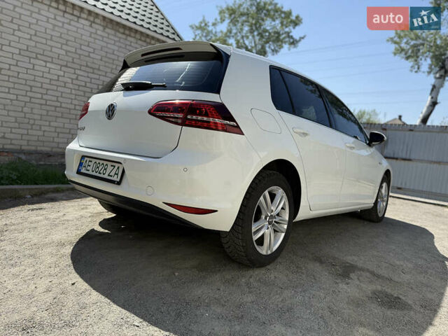 Фольксваген Гольф 2017 в Днепре (Днепропетровске) на Automoto.ua Белый Фольксваген Гольф, объемом двигателя 0 л и пробегом 113 тыс. км за 9200 $, фото 32 на Automoto.ua