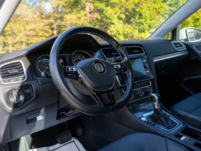 Белый Фольксваген Гольф, объемом двигателя 0 л и пробегом 63 тыс. км за 8200 $, фото 6 на Automoto.ua