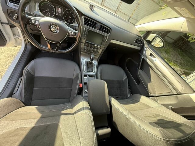 Белый Фольксваген Гольф, объемом двигателя 0 л и пробегом 113 тыс. км за 9200 $, фото 21 на Automoto.ua