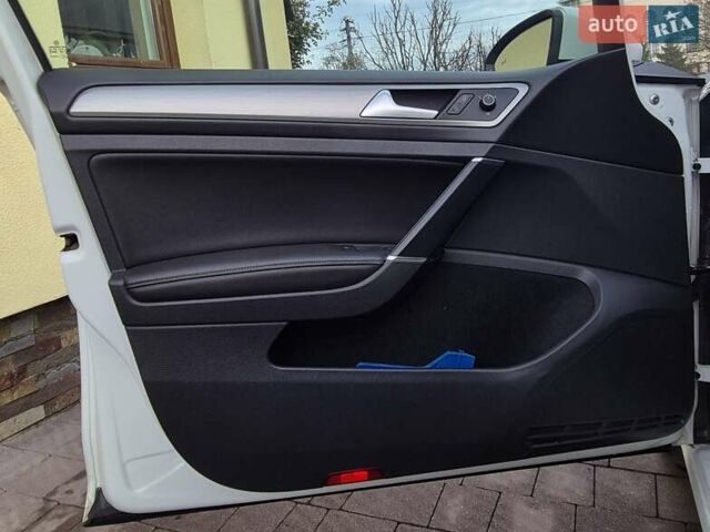 Белый Фольксваген Гольф, объемом двигателя 1.8 л и пробегом 127 тыс. км за 13000 $, фото 16 на Automoto.ua