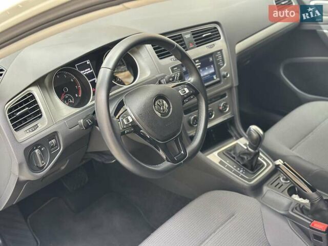 Белый Фольксваген Гольф, объемом двигателя 1.8 л и пробегом 66 тыс. км за 13200 $, фото 7 на Automoto.ua