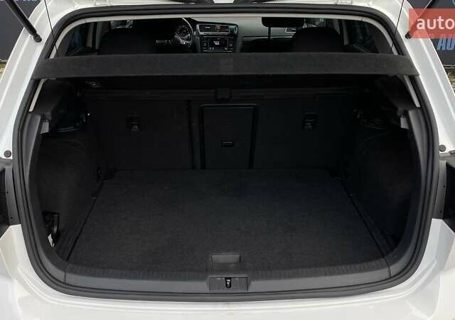 Белый Фольксваген Гольф, объемом двигателя 1.8 л и пробегом 105 тыс. км за 13000 $, фото 12 на Automoto.ua