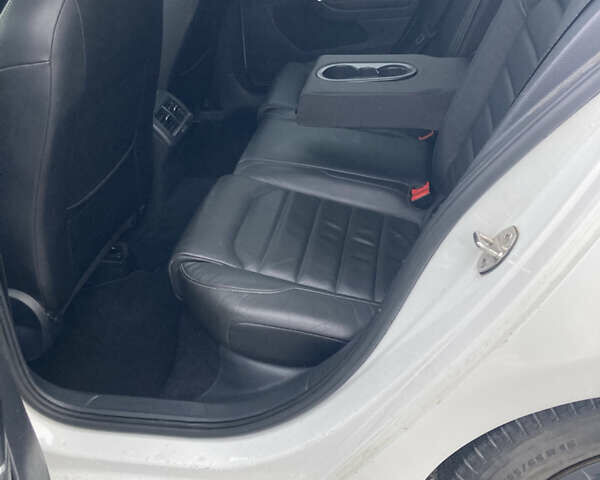 Білий Фольксваген Гольф, об'ємом двигуна 1.8 л та пробігом 157 тис. км за 13000 $, фото 9 на Automoto.ua