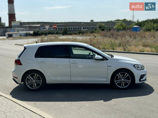 Белый Фольксваген Гольф, объемом двигателя 1.5 л и пробегом 301 тыс. км за 13999 $, фото 3 на Automoto.ua