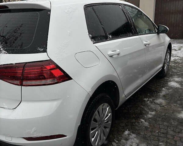 Белый Фольксваген Гольф, объемом двигателя 1.4 л и пробегом 97 тыс. км за 14800 $, фото 2 на Automoto.ua