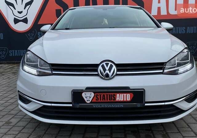 Белый Фольксваген Гольф, объемом двигателя 1.8 л и пробегом 105 тыс. км за 13000 $, фото 1 на Automoto.ua