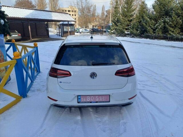 Белый Фольксваген Гольф, объемом двигателя 0 л и пробегом 101 тыс. км за 13152 $, фото 5 на Automoto.ua