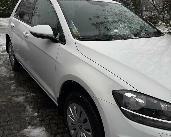 Белый Фольксваген Гольф, объемом двигателя 1.4 л и пробегом 97 тыс. км за 14800 $, фото 1 на Automoto.ua