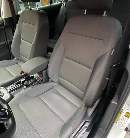 Белый Фольксваген Гольф, объемом двигателя 1.8 л и пробегом 105 тыс. км за 13000 $, фото 15 на Automoto.ua