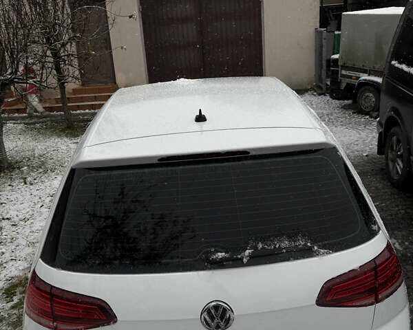 Белый Фольксваген Гольф, объемом двигателя 1.4 л и пробегом 97 тыс. км за 14800 $, фото 3 на Automoto.ua