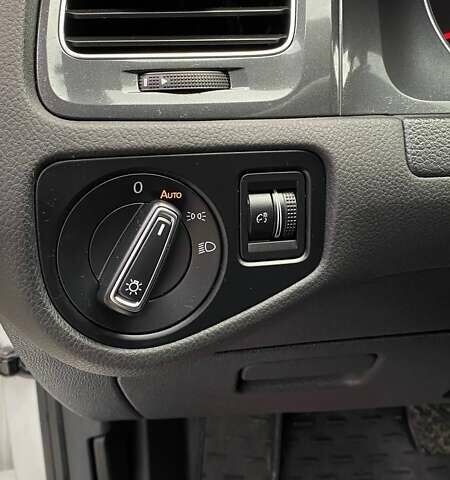 Белый Фольксваген Гольф, объемом двигателя 1.8 л и пробегом 105 тыс. км за 13000 $, фото 18 на Automoto.ua