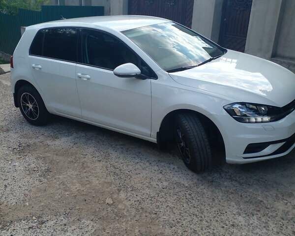 Белый Фольксваген Гольф, объемом двигателя 1 л и пробегом 30 тыс. км за 14200 $, фото 4 на Automoto.ua