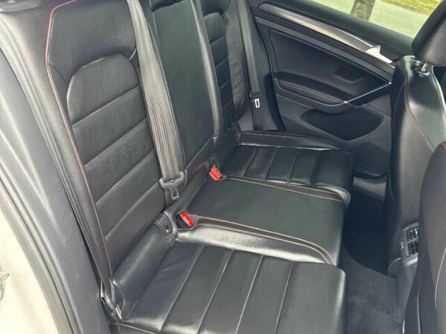 Білий Фольксваген Гольф, об'ємом двигуна 2 л та пробігом 36 тис. км за 11950 $, фото 5 на Automoto.ua