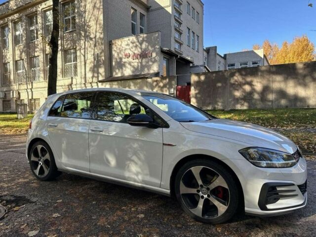 Белый Фольксваген Гольф, объемом двигателя 0 л и пробегом 101 тыс. км за 8800 $, фото 2 на Automoto.ua