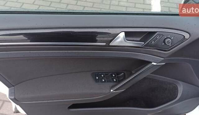 Белый Фольксваген Гольф, объемом двигателя 1.6 л и пробегом 200 тыс. км за 15500 $, фото 14 на Automoto.ua