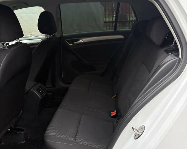 Белый Фольксваген Гольф, объемом двигателя 1.4 л и пробегом 97 тыс. км за 14800 $, фото 9 на Automoto.ua