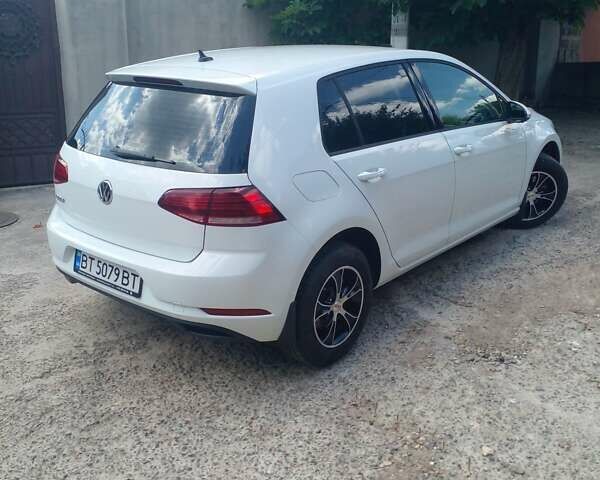 Белый Фольксваген Гольф, объемом двигателя 1 л и пробегом 30 тыс. км за 14200 $, фото 3 на Automoto.ua