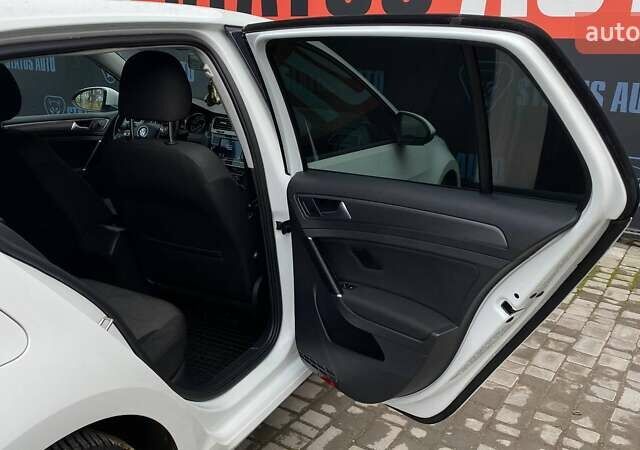 Белый Фольксваген Гольф, объемом двигателя 1.8 л и пробегом 105 тыс. км за 13000 $, фото 30 на Automoto.ua