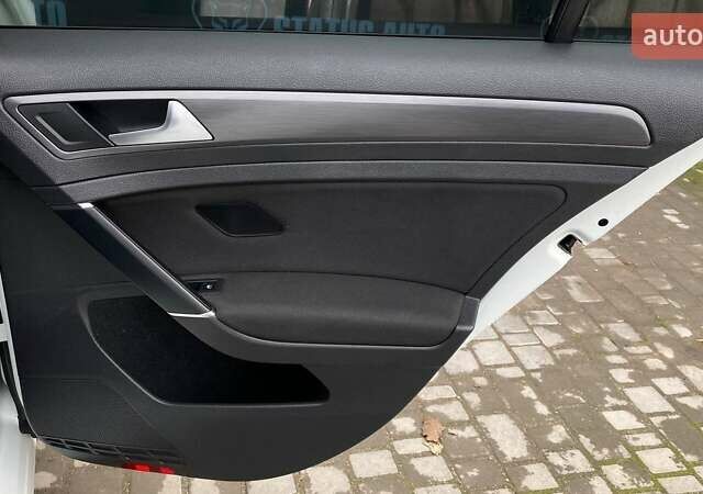 Белый Фольксваген Гольф, объемом двигателя 1.8 л и пробегом 105 тыс. км за 13000 $, фото 33 на Automoto.ua