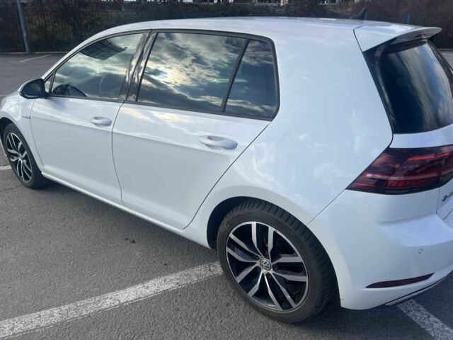 Белый Фольксваген Гольф, объемом двигателя 0 л и пробегом 165 тыс. км за 12500 $, фото 1 на Automoto.ua