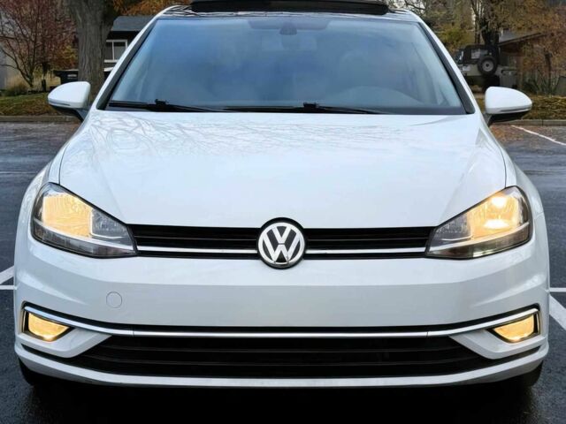 Белый Фольксваген Гольф, объемом двигателя 1.8 л и пробегом 33 тыс. км за 6000 $, фото 1 на Automoto.ua