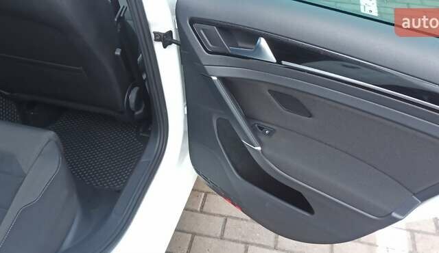 Белый Фольксваген Гольф, объемом двигателя 1.6 л и пробегом 200 тыс. км за 15500 $, фото 10 на Automoto.ua