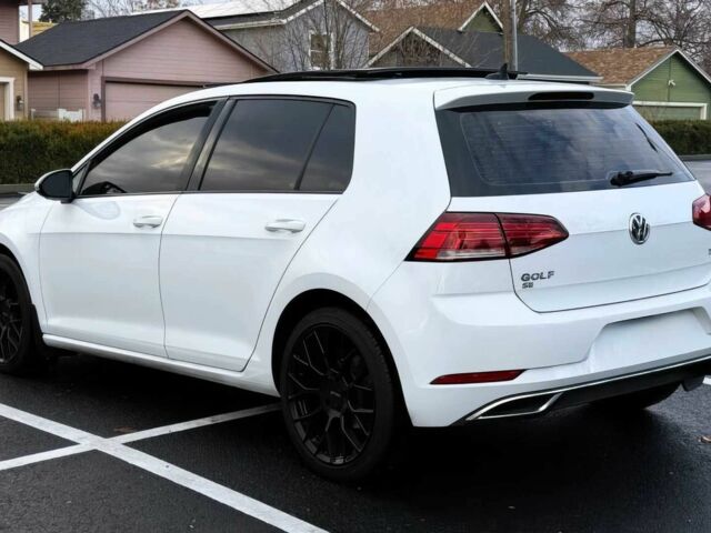 Белый Фольксваген Гольф, объемом двигателя 1.8 л и пробегом 33 тыс. км за 6000 $, фото 3 на Automoto.ua