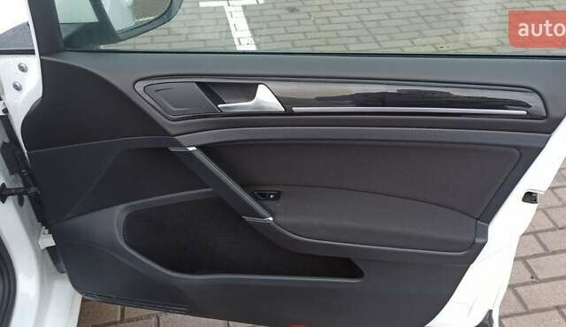 Белый Фольксваген Гольф, объемом двигателя 1.6 л и пробегом 200 тыс. км за 15500 $, фото 7 на Automoto.ua