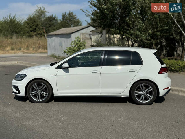 Белый Фольксваген Гольф, объемом двигателя 1.5 л и пробегом 301 тыс. км за 13999 $, фото 6 на Automoto.ua