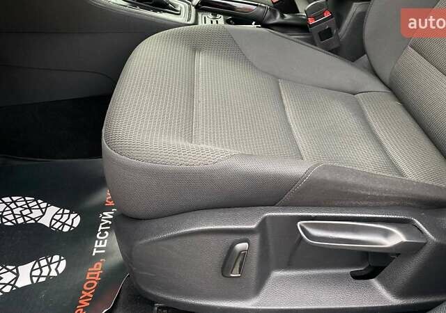 Белый Фольксваген Гольф, объемом двигателя 1.8 л и пробегом 105 тыс. км за 13000 $, фото 16 на Automoto.ua