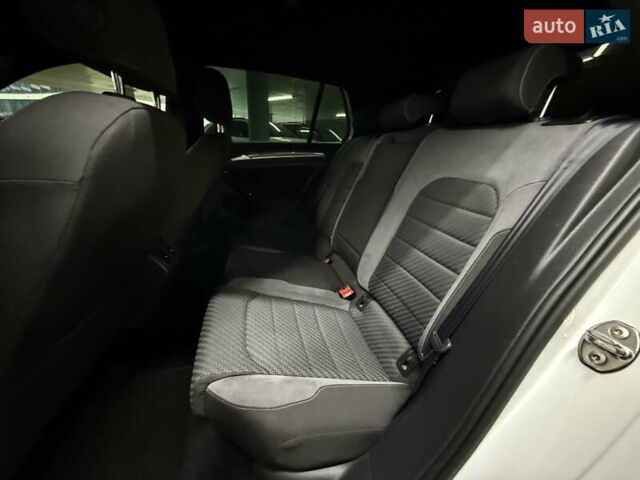 Белый Фольксваген Гольф, объемом двигателя 1.6 л и пробегом 157 тыс. км за 16500 $, фото 15 на Automoto.ua