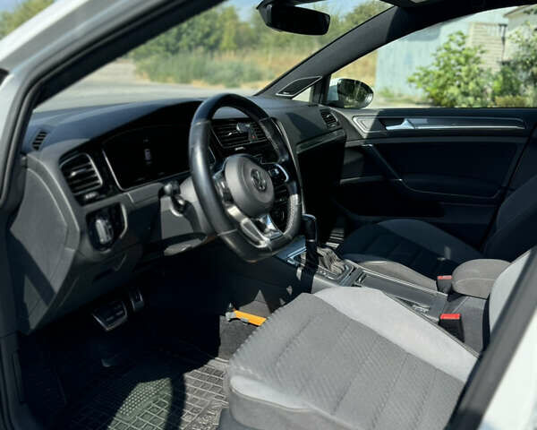 Белый Фольксваген Гольф, объемом двигателя 1.5 л и пробегом 301 тыс. км за 13999 $, фото 8 на Automoto.ua