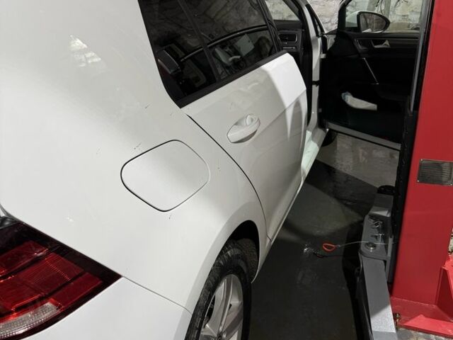 Белый Фольксваген Гольф, объемом двигателя 0 л и пробегом 110 тыс. км за 13800 $, фото 2 на Automoto.ua