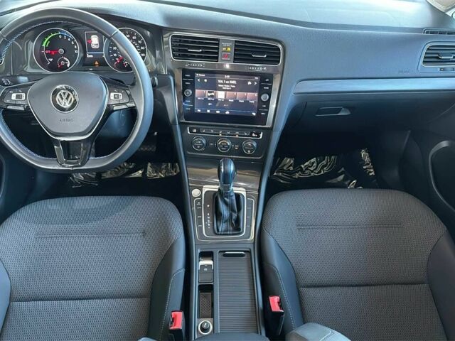 Белый Фольксваген Гольф, объемом двигателя 0 л и пробегом 46 тыс. км за 4500 $, фото 7 на Automoto.ua