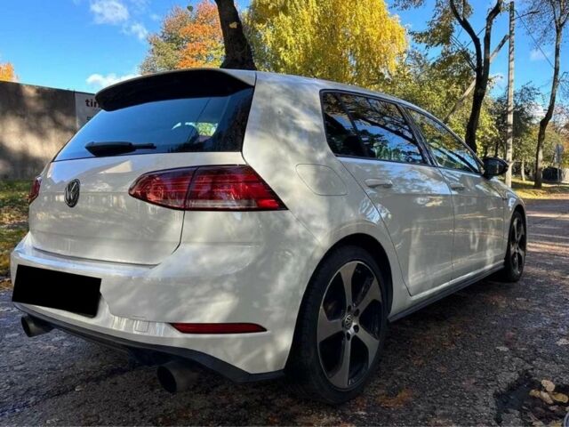 Белый Фольксваген Гольф, объемом двигателя 0 л и пробегом 101 тыс. км за 8800 $, фото 4 на Automoto.ua