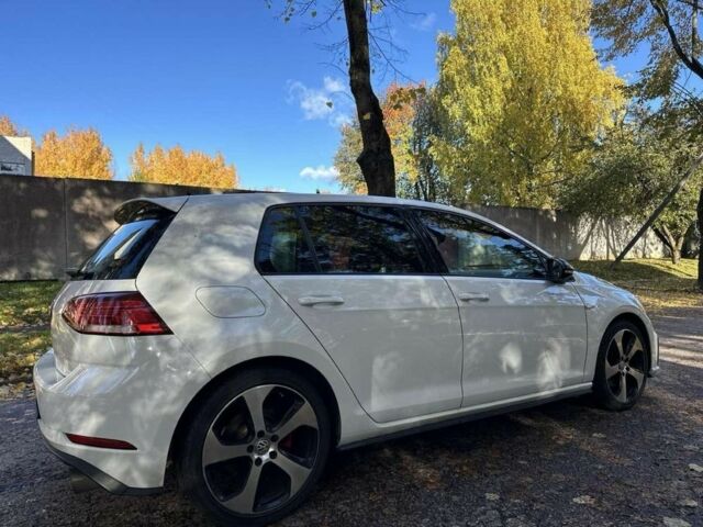 Белый Фольксваген Гольф, объемом двигателя 0 л и пробегом 101 тыс. км за 8800 $, фото 3 на Automoto.ua